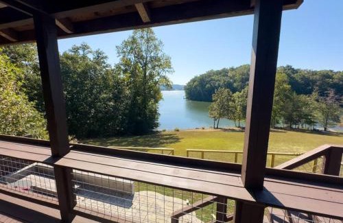 Rockwood Casa | The Cabin on Eagle's Nest Cove of Watts Bar Lake
