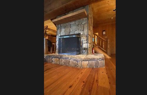 Robbinsville Casa | The Cabin on Fontana Lake