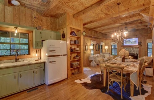 Clayton Cabina | The Cabin @ Possum Trot- A Rustic Chic Escape
