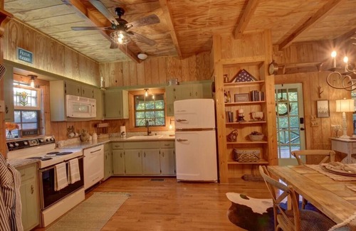 Clayton Cabina | The Cabin @ Possum Trot- A Rustic Chic Escape