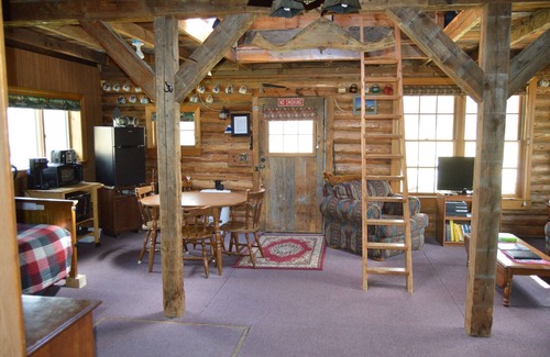 Skowhegan Cabina | The Cabin Skowhegan
