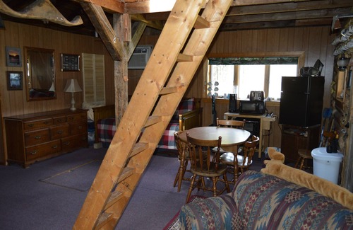 Skowhegan Cabina | The Cabin Skowhegan