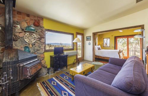 Joshua Tree Casa | The Cabin Under the Stars - Hot Tub, BBQ and a Firepit cabin