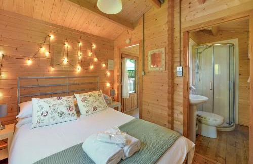 Maidstone Casa | The Cabin with Hot Tub