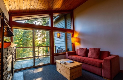 Ucluelet Condominio | The Cabins - 1 Bedroom Rain Forest - Deluxe Lodge Suites!