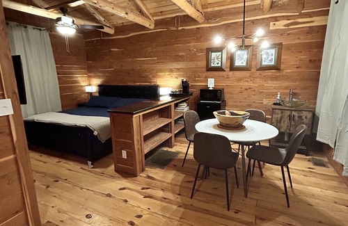 Georgetown Cabina | The Cabins at Angel Springs - Songbird