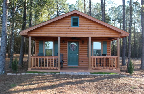 Fairhope Cabina | Log Cabin Rental en Fish River Christmas Tree Farm