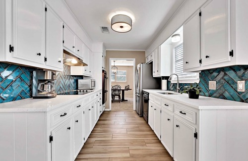 Waco Casa | The Cactus Casa - Next to Lake Waco - 15m to Downtown Waco - PET FRIENDLY