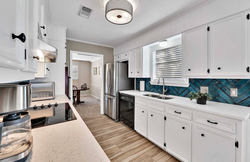Waco Casa | The Cactus Casa - Next to Lake Waco - 15m to Downtown Waco - PET FRIENDLY