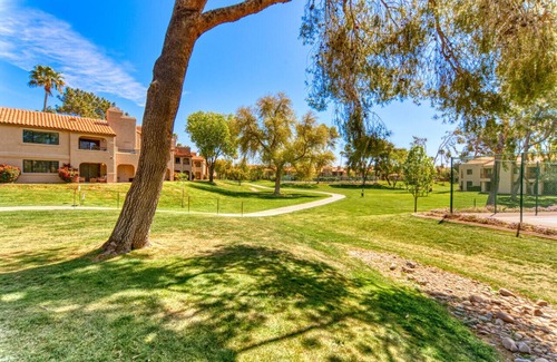 Village Two Condominio | The Cactus Flower at McCormick Ranch
