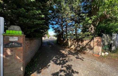 Runnymede Apartamento | The Caduceus Quality Budget Cabins