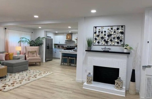 Livingston Casa | The Callie- Downtown by the square & park. Tons of Parking. On 3 Acres!