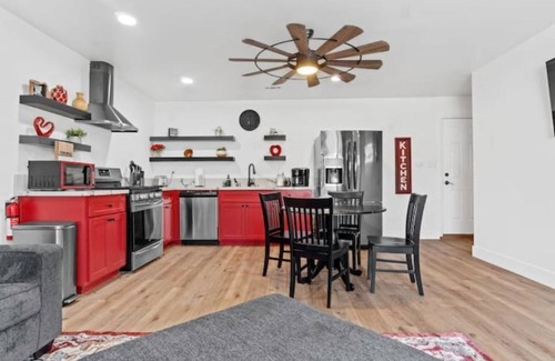 Visalia Casa | The Cambridge Loft - Gateway to Sequoia Ntl Park