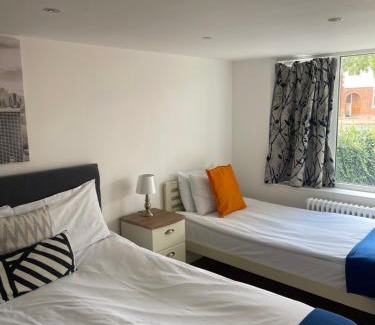 Cambridge Casa | The Cambridge Suites - Tas Accommodations