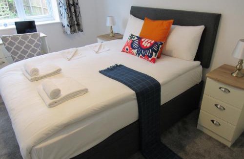 Cambridge Casa | The Cambridge Suites - Tas Accommodations