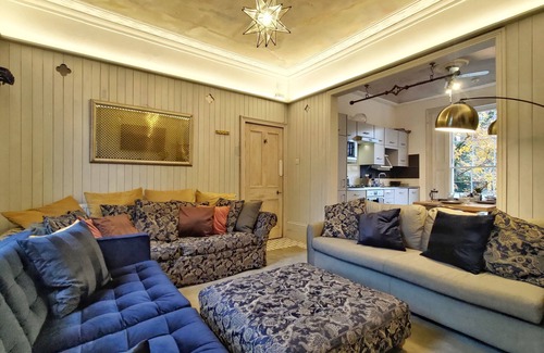 Camden Town Casa | The Camden Chic Townhouse - accommodates 14 guests in vibrant Camden Town