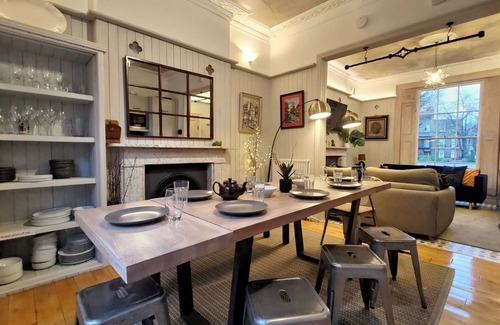 Camden Town Casa | The Camden Chic Townhouse - accommodates 14 guests in vibrant Camden Town