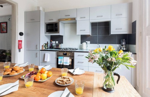 Camden Town Casa | The Camden Chic Townhouse - accommodates 14 guests in vibrant Camden Town