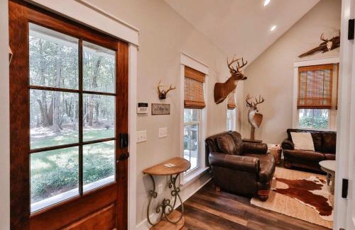 Statesboro Casa | The Camellia Cottage - private family space