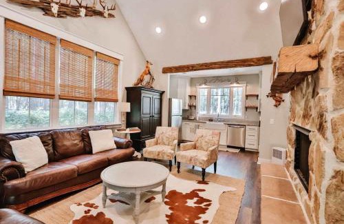 Statesboro Casa | The Camellia Cottage - private family space