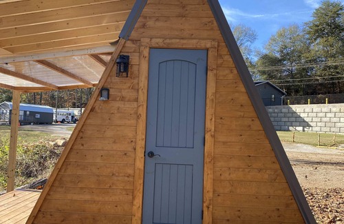 Greenville Cabina | The Camellia River Pod on the Saluda River