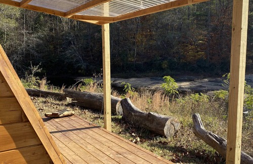 Greenville Cabina | The Camellia River Pod on the Saluda River