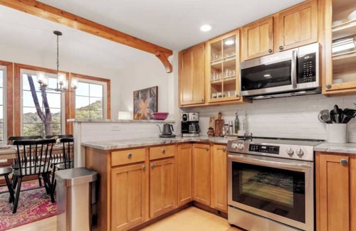Mountain Air Condominio | The Camp - Luxe Blue Ridge Condo