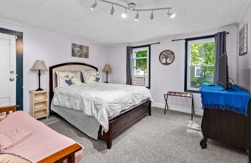 Montour Falls Casa | The Campbell House - Around the Corner from the Falls