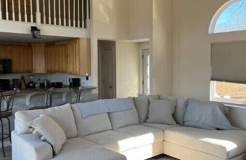 Marion Casa | The Canary at Lake of Egypt