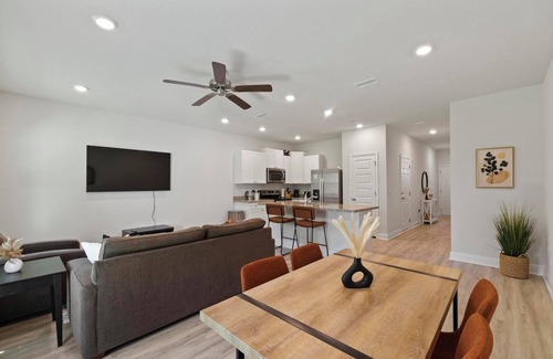 Ferry Pass Casa | The Canzy: Charming 3-bedroom townhome in welcoming Pensacola