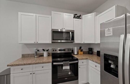 Ferry Pass Casa | The Canzy: Charming 3-bedroom townhome in welcoming Pensacola