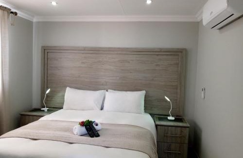 Upington Cabina | The Cape Lodge