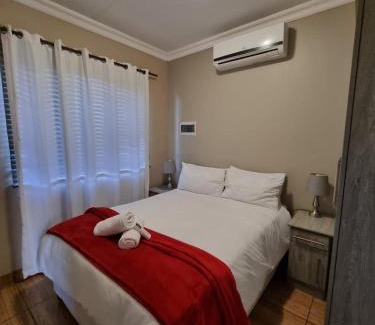 Upington Cabina | The Cape Lodge