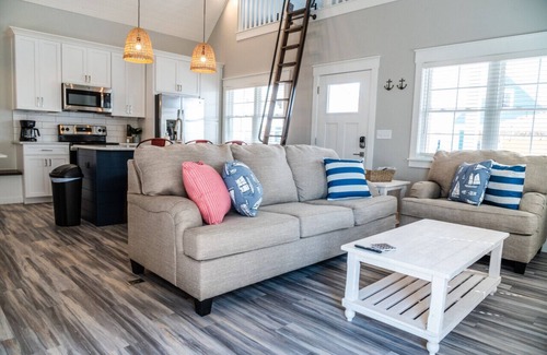 Celina Cabina | The Captain - 3 Bed/1 Loft Lakeside Cottage!