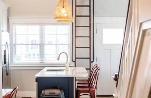 Celina Cabina | The Captain - 3 Bed/1 Loft Lakeside Cottage!