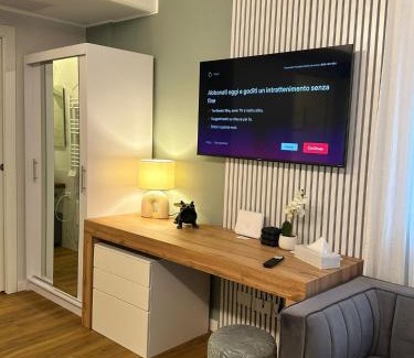 Sesto Calende Apartamento | The Captain's Apartments SIROCCO - CITY CENTER Leonardo Academy