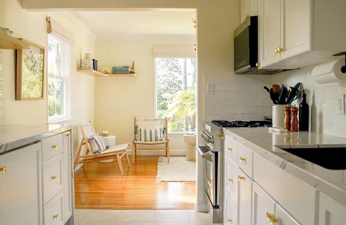 East Mesa Cabaña | The Captain's Cottage on Shoreline Drive