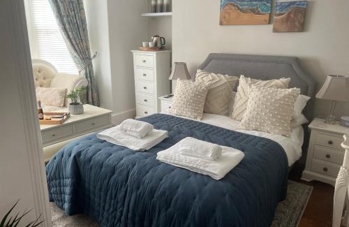 Looe Cama Y Desayuno | The Captain's House