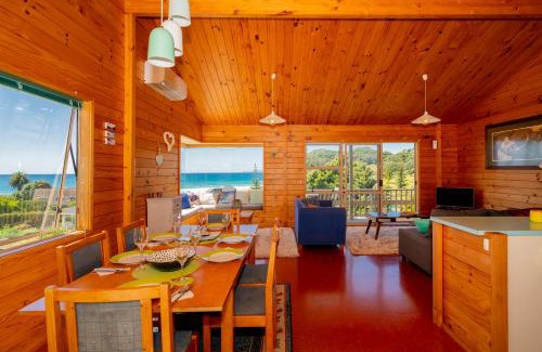 Onemana Casa | The Captain's Lookout - Onemana Holiday Home