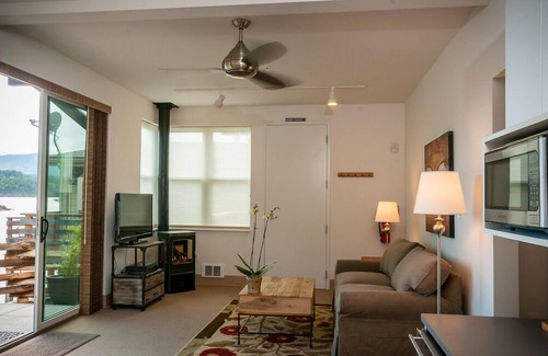 Eastsound Condominio | La 'Suite del capitán' en Sea Star Lofts - La ley del silencio!