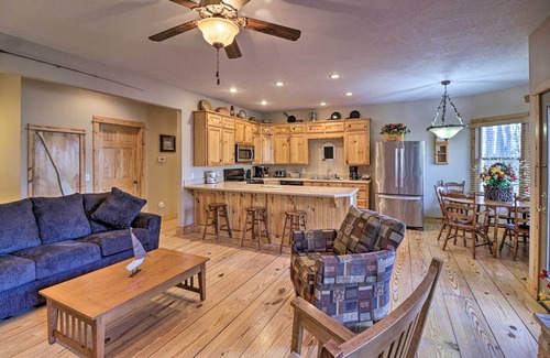 Rogers Casa | The Captains Quarters in Rogers w/ Covered Porch!