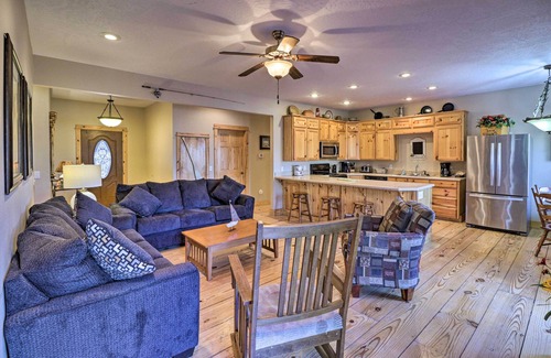 Rogers Casa | The Captains Quarters in Rogers w/ Covered Porch!