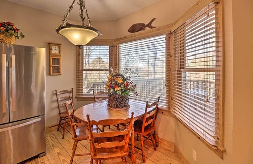 Rogers Casa | The Captains Quarters in Rogers w/ Covered Porch!