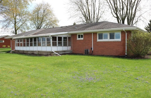 Lakeview Casa | The Captains Quarters located 1/4 mile from Old Field Beach , Pet friendly,