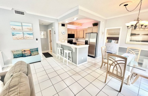 Bella Vista Condominio | The Captain’s Quarters - WALK TO BEACH!
