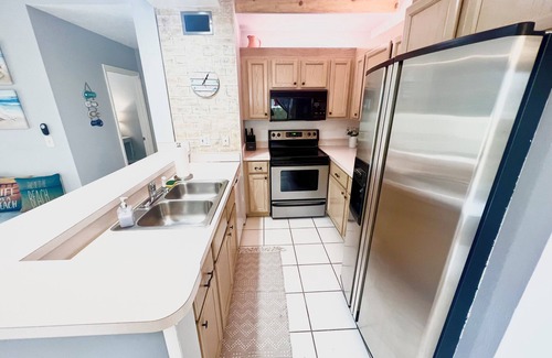 Bella Vista Condominio | The Captain’s Quarters - WALK TO BEACH!