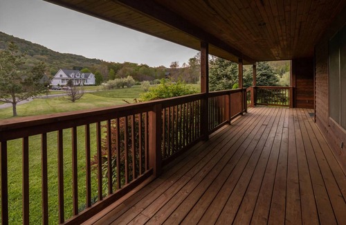 Snowshoe Casa | The Cardinal Retreat by Casago