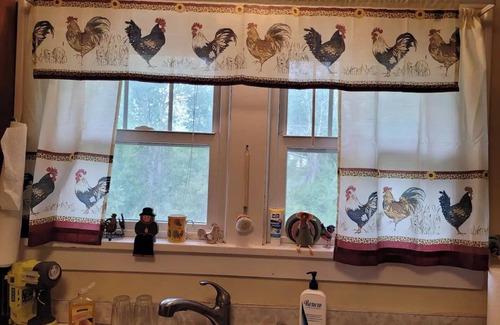 Big Horn Cabina | The Carefree Cabin is a 3 bedroom, 1 bath house on a dead end road near a creek