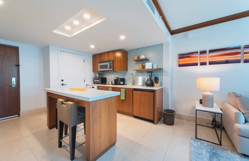 North Beach Condominio | The Carillon Hotel One Bedroom with Balcony