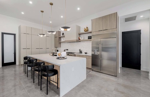 Peaceful Valley Casa | The Carlisle Experience | 4 Showers | Heated Pool